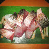 Рыба, запеченная в мультиварке с луком