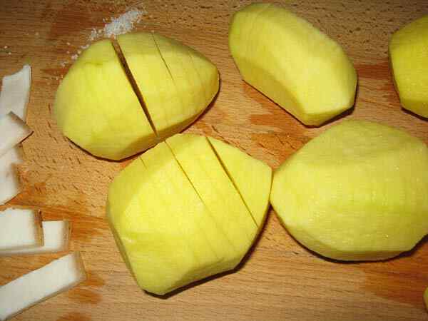 Запеченный картофель в мультиварке
