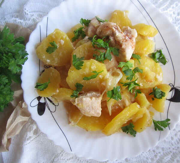 Тушеная картошка с куриным филе
