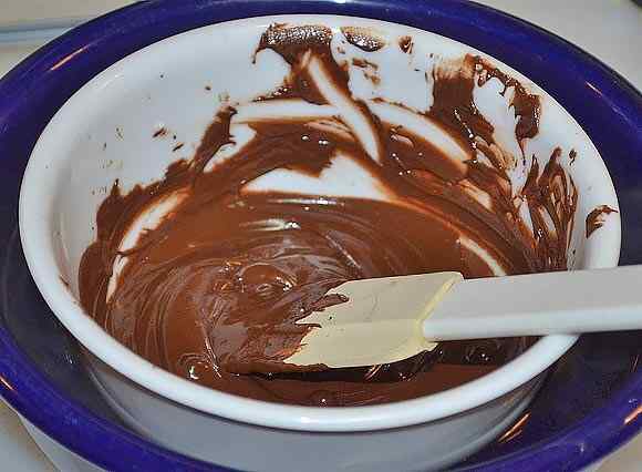 Растопленный на водяной бане шоколад