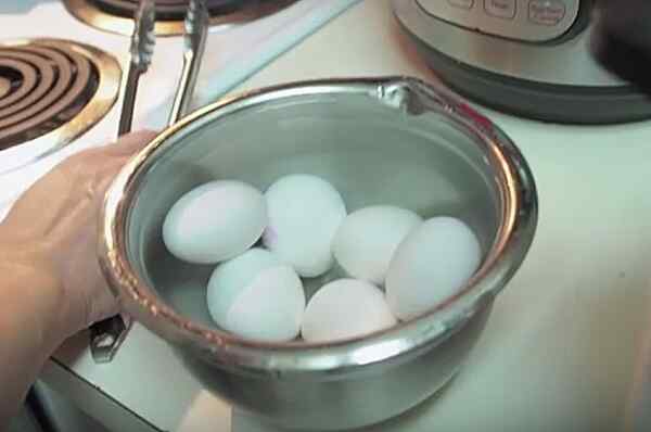 Яйца остаются в воде 10-15 минут