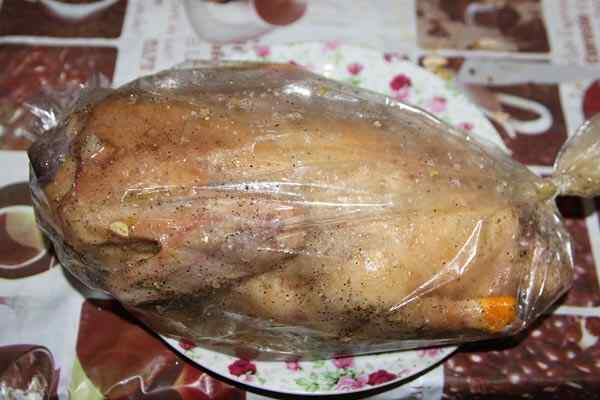 Рецепт запеченной утки в духовке в рукаве