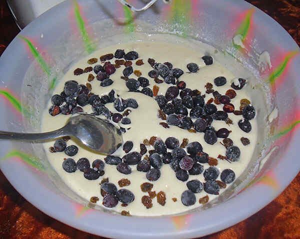 Шарлотка с ягодами замороженными рецепт с фото