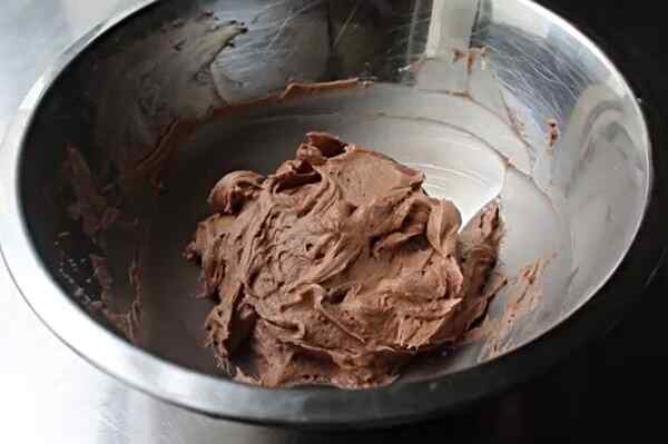 Шоколадно-масляный крем для торта Полено