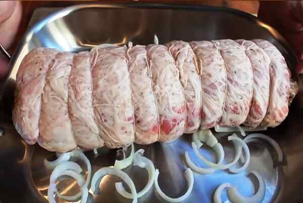 Рецепт мясного рулета из свинины в духовке