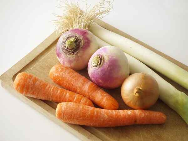 Турнепс сочетается с морковью и луком