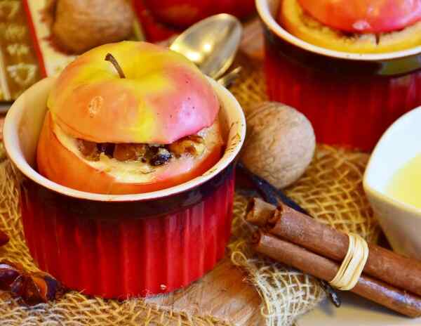 Запеченные яблоки в духовке рецепт с фото