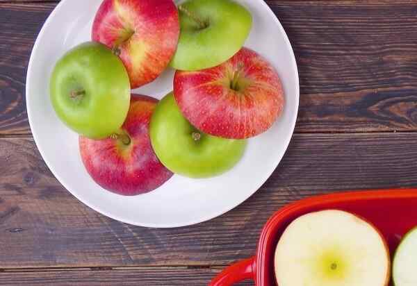Подберите яблоки разного цвета