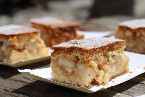 Бисквитный пирог с яблоками в духовке рецепты