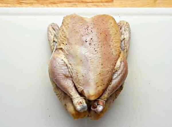 Запечённая курица в духовке целиком с хрустящей корочкой