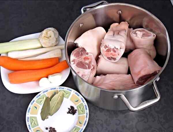 Рецепт холодца из свиных ножек и рульки