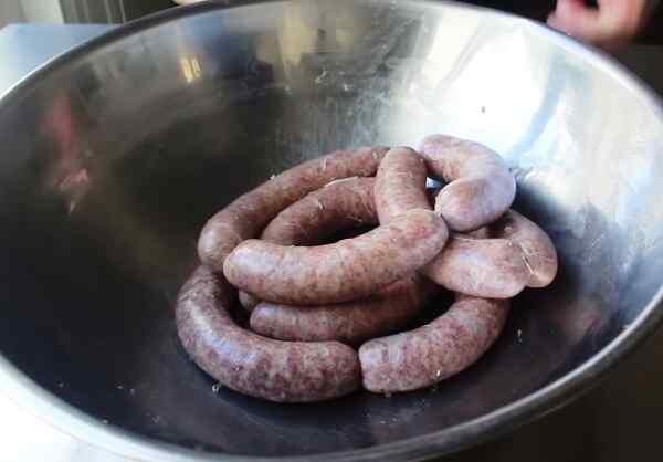 Домашняя колбаса из свинины в кишках видео