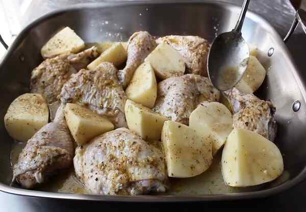 Рецепт приготовления окорочков с картошкой в духовке