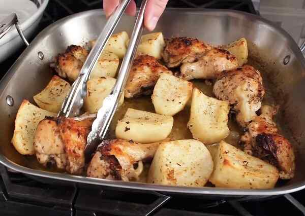 Рецепт запекания картошки с окорочками в духовке